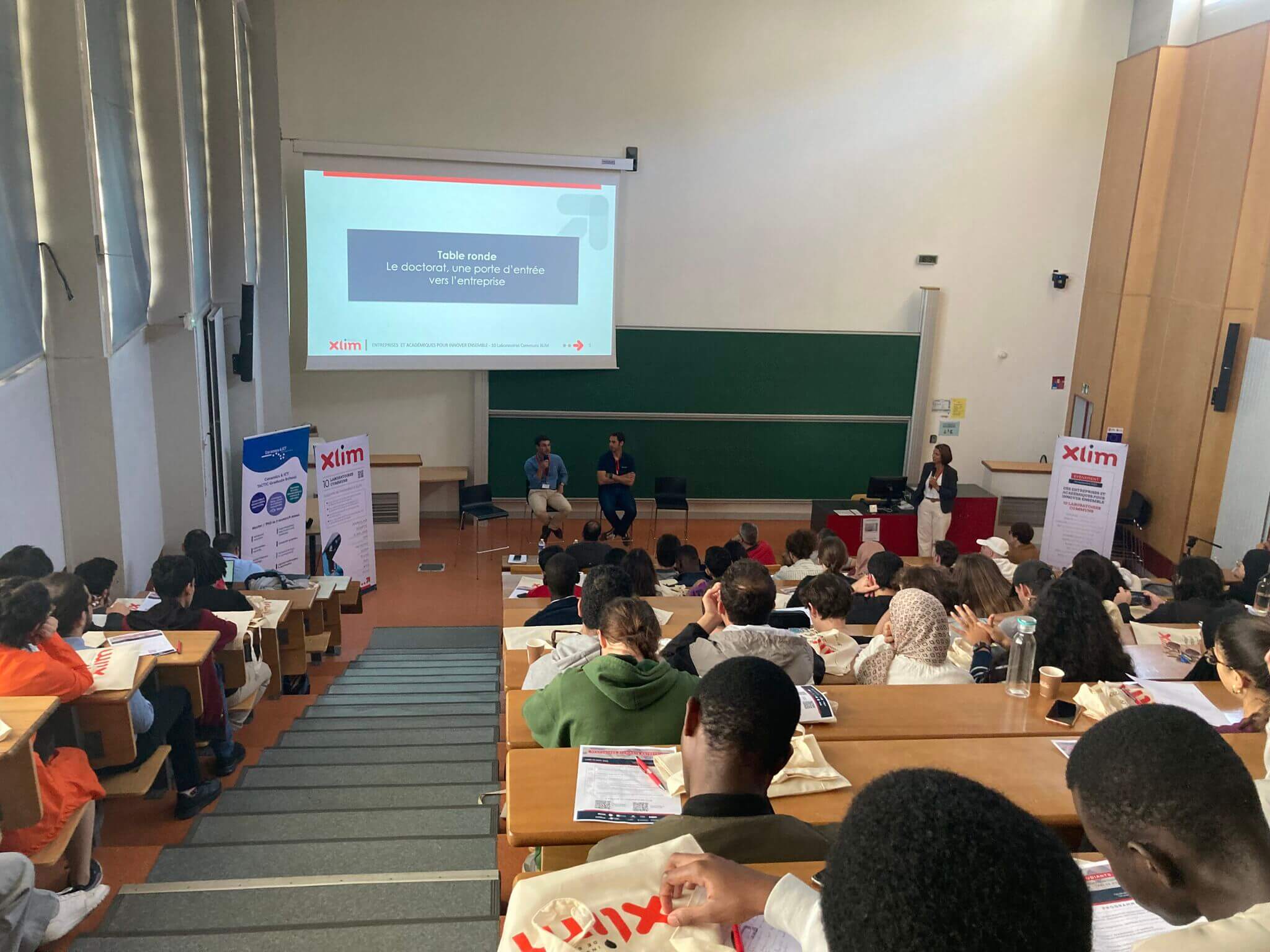 Rencontre entre les étudiants et les entreprises